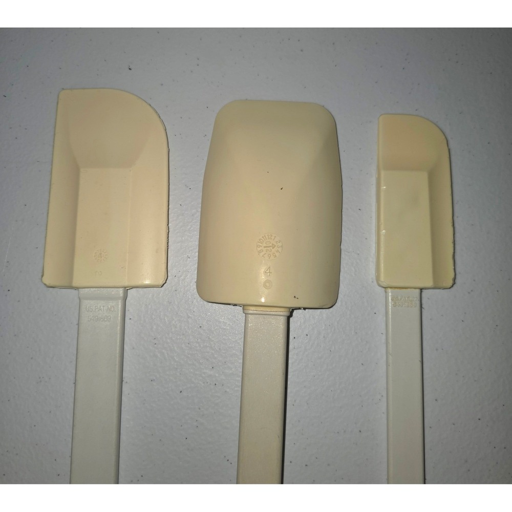 The Pampered Chef Scraper Spatula Set of 4 Cream Silicone Kitchen Utensils USA